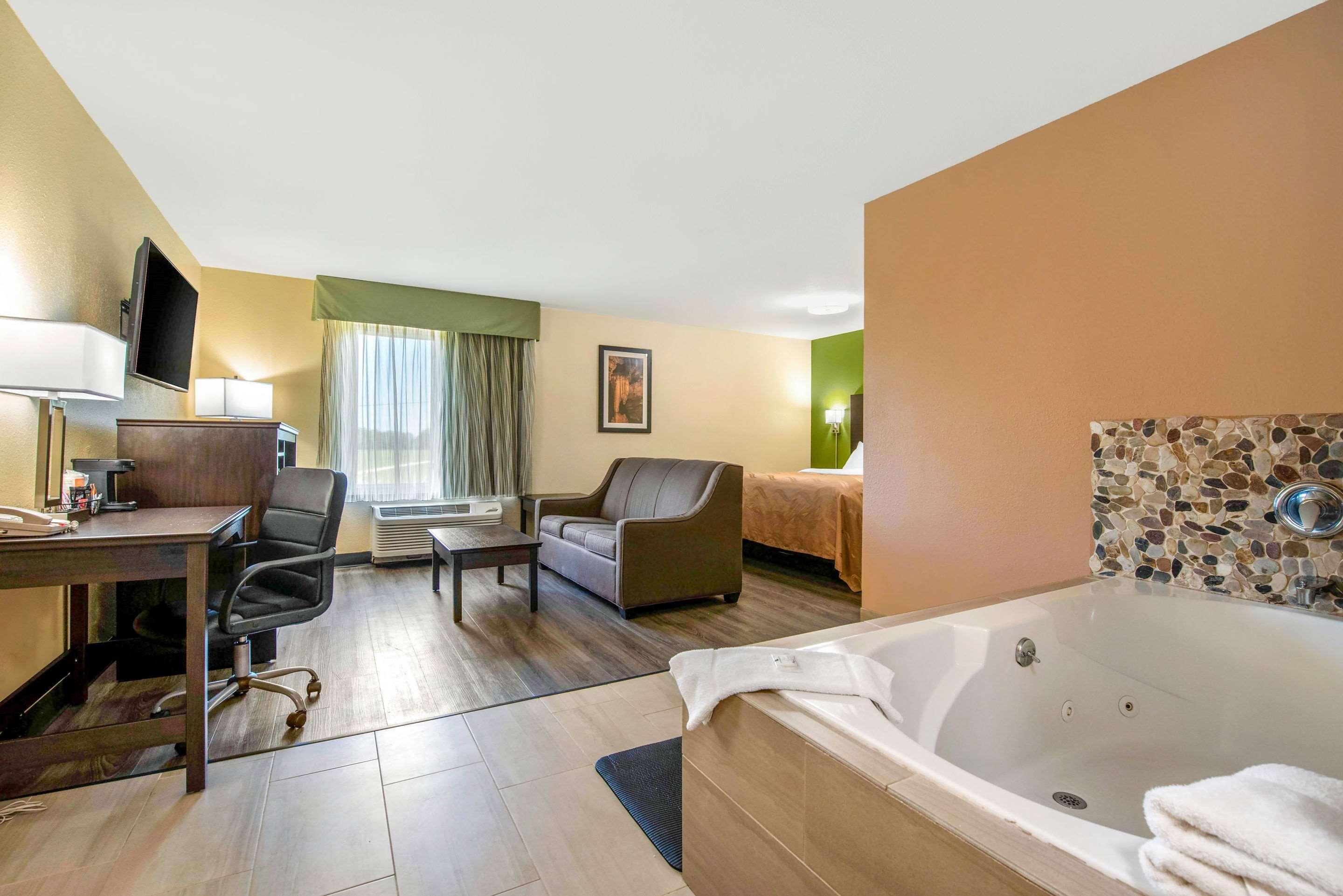 Quality Inn & Suites Brandenburg - Fort Knox Exterior foto