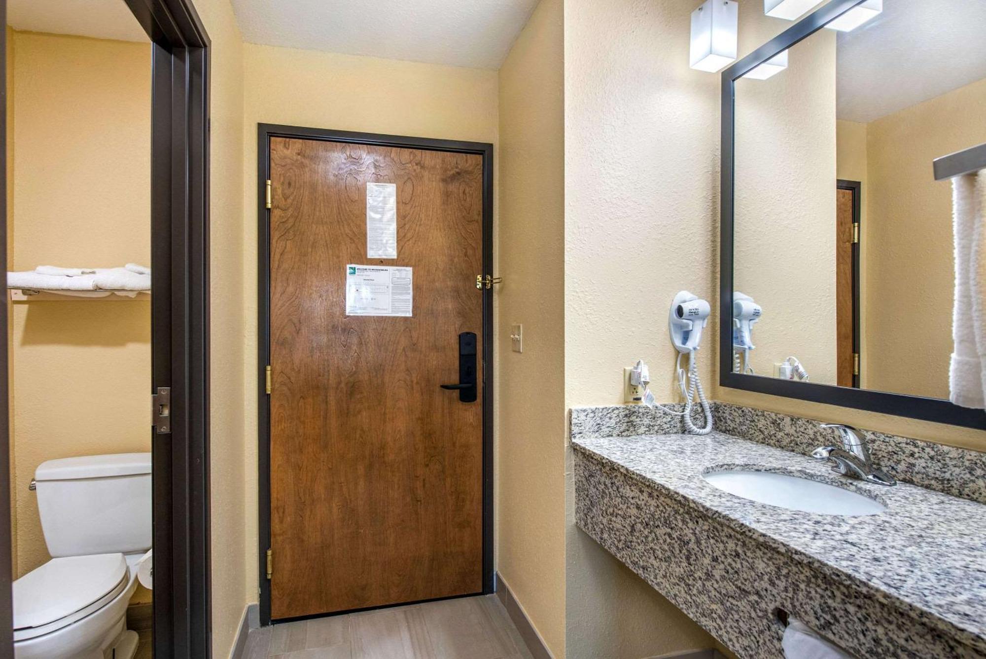 Quality Inn & Suites Brandenburg - Fort Knox Exterior foto