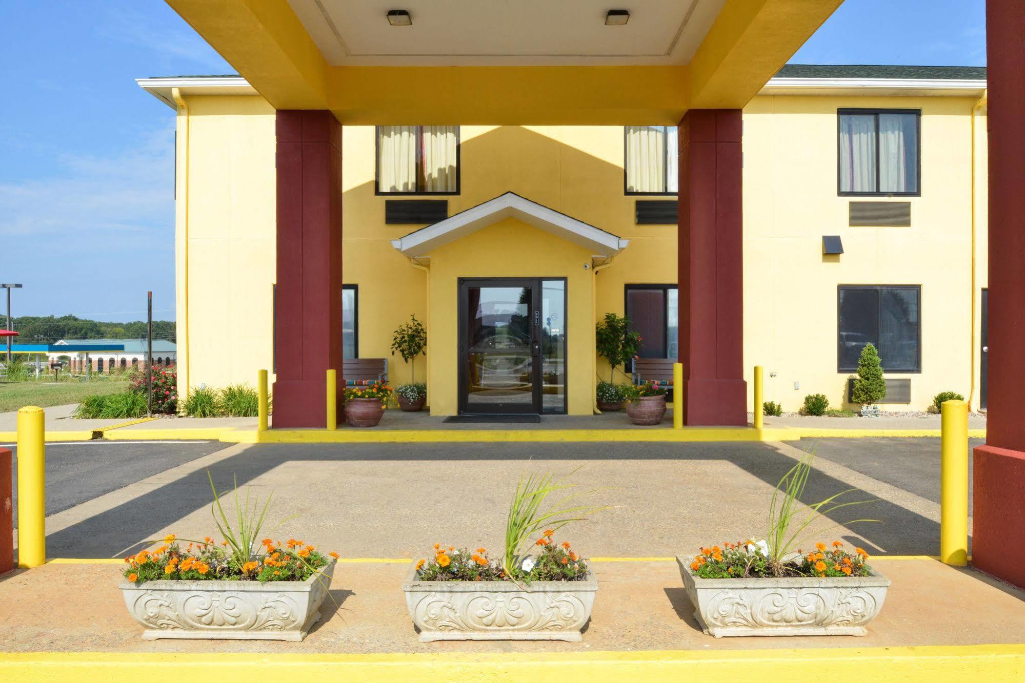 Quality Inn & Suites Brandenburg Exterior foto